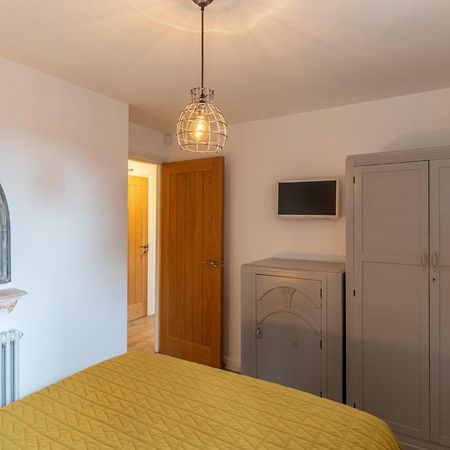 Luxury Chapel Apartment Within City Walls เชสเตอร์ ภายนอก รูปภาพ